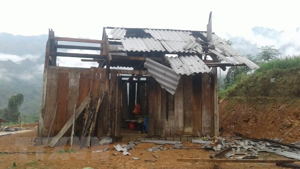 nhiều ngôi nhà của người dân Long An bị tốc mái